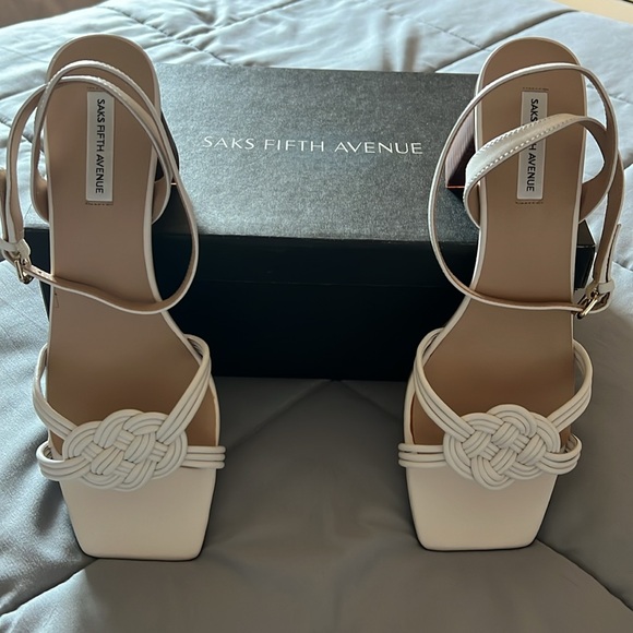 NWT Saks fifth Avenue Helen White heeled open till ankle strap sandal size 10 - Picture 2 of 5